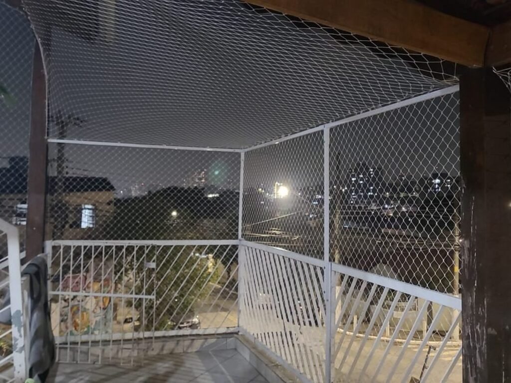 Commercial gatil rede protecao varanda noite