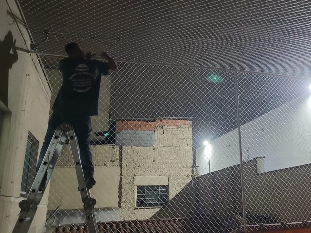 Commercial instalacao rede protecao equipe protect
